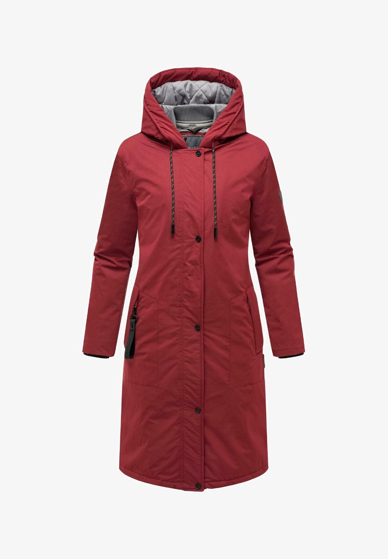 Sarkans, vidēja garuma mētelis ar kapuci, pelēka ielāpa odere, priekšējā pogu aizdare un divas sānu kabatas. Iekšā ir aukla ap kaklu.