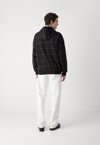 HUGO DALLY - Sweat à capuche - black