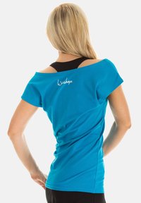 Turquoise athletic shirt with a relaxed fit, short sleeves, and cut-out details at the shoulders. White "Wishape" logo on the back.