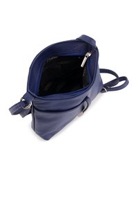 Blauwe leren crossbody tas met een open bovenkant, een ritsvak aan de binnenkant en een gestructureerde afwerking. Voorzien van een verstelbare schouderband en metalen hardware.