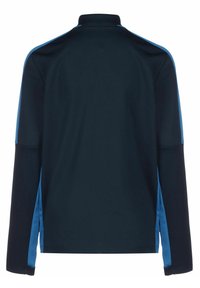 Pikepaita pitkällä hihalla tummansinisessä värissä, jossa on vaaleansiniset sivupaneelit. Ominaisuuksiin kuuluu korkea kaulus ja sileä kankaan rakenne, sopii arkikäyttöön.