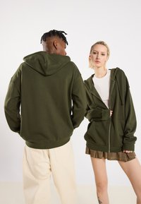 Thumbnail Image 4