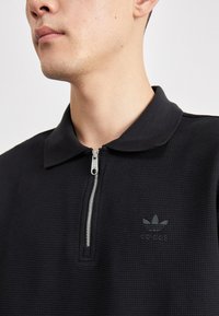 adidas Originals TREFOIL ESSENTIALS WAFFLE - Polo - black