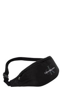 Zwarte nylon heuptas met een gebogen ontwerp, voorzien van een ritsvak en een zilveren logo aan één kant. Inclusief verstelbare band.