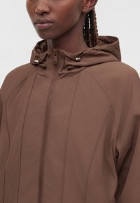 ONLY ONLLARA PIPING JACKET - Ελαφρύ μπουφάν - chocolate martini