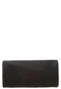 Czarny portfel ze skóry o fakturowanej powierzchni, prostokątnym kształcie, bez widocznych elementów metalowych ani ozdób. Prosty i funkcjonalny design.