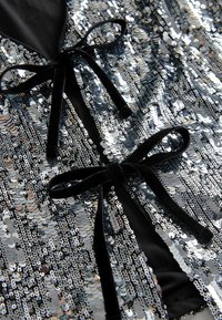 Next REGULAR FIT TIE FRONT SEQUIN  - Chaleco - silver