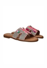Roze schuifsandalen met parelmoer versieringen en strasaccenten op een gestructureerde bovenkant, met een platte bruine zool voor comfort.