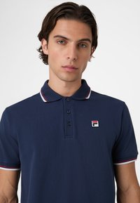 Fila BIELLA REGULAR TIPPED - Piké - black iris