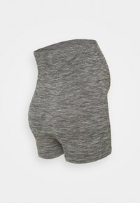 Šedé atletické šortky vyrobené z texturované tkaniny, s vysokým pasem a vypasovaným designem, s hladkým povrchem a bez viditelných vzorů.