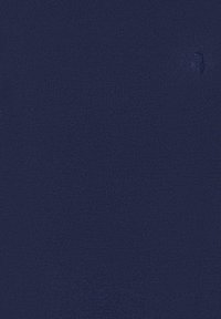 Pullover in maglina blu navy realizzato in tessuto testurizzato. Presenta un piccolo logo, con una finitura liscia e un design aderente.