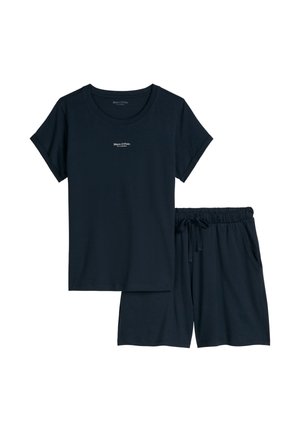 Navyblauw T-shirt met korte mouwen en klein logo aan de voorkant, gecombineerd met navyblauwe short met trekkoord en zakken.