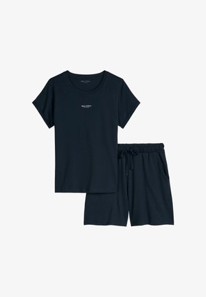 Navyblauw T-shirt met korte mouwen en klein logo aan de voorkant, gecombineerd met navyblauwe short met trekkoord en zakken.