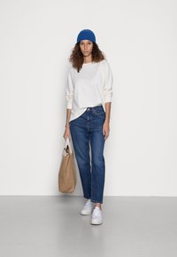 Marc O'Polo DENIM FREJA - Calças de ganga de corte relaxado - vintage dark blue