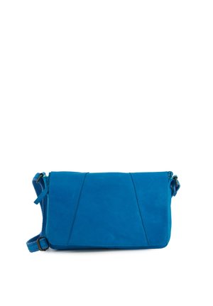 Blauwe leren crossbodytas met verstelbare band en klepsluiting, afgebeeld tegen een witte achtergrond.