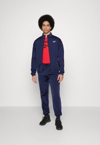 Reebok - VECTOR TRACKPANT - Jogginghose - vector navy Thumbnail-Bild 1