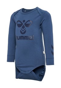 Niebieski, długi rękaw, body wykonane z bawełny, z dużym czarnym logo i małymi wzorowanymi akcentami wzdłuż rękawów. Zapięcie na napy u dołu.