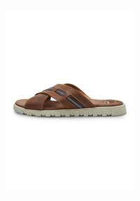 Sandali scivolati in pelle marrone con cinturini incrociati, soletta imbottita e suola in gomma leggera e decorata.