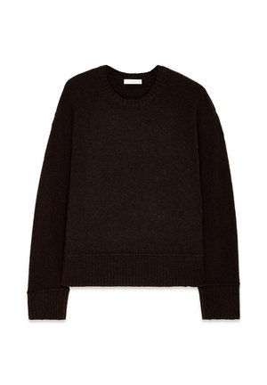 Mörkbrun stickad tröja, rund halsringning, långa ärmar, ribbade muddar och fåll, mjuk textur, inga synliga mönster eller accenter.