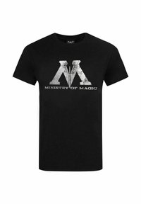 Černé bavlněné tričko s bílým logem "Ministerstvo magie" se zubatým designem písmene "M" a dekorativními akcenty v opotřebovaném stylu.