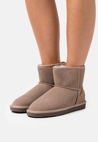 Esprit Botas para la nieve - taupe