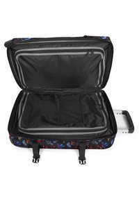 Rullväska med mönstrad utsida som har svart bakgrund och färgglada blommönster. Inuti är den svart med organisering fickor.