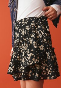 Next FLORAL DITSY - REGULAR FIT - Minisukňa - black