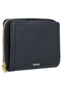Portefeuille en cuir noir avec une surface texturée, fermeture éclair dorée et marque visible. Il possède un design compact et plusieurs fentes pour cartes.