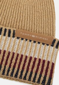 Tommy Hilfiger CORP LOVE BEANIE UNISEX - Kapa - classic khaki