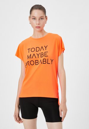- T-shirt z nadrukiem