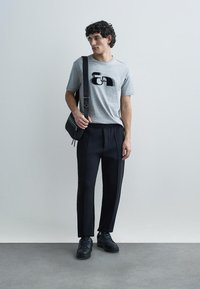 Emporio Armani Triko s potiskem - grey