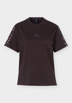 adidas Sportswear, SEASONAL ESSENTIALS ANIMAL 3 STRIPES - T-Shirt print - aurora coffee/multicolor/preloved brown