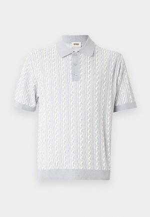 Polo a maniche corte azzurro chiaro con motivo a trecce lavorato a maglia, tre bottoni e colletto, polsini e orlo a coste.