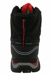 Botas de senderismo negras con acentos rojos, parte superior de malla, suela resistente, detalles reflectantes y cuello acolchado para soporte.