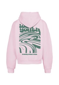 Haut à capuche rose avec un design abstrait vert comportant le texte "aime la jeunesse" et "La créativité se trouve dans le chaos." Tissu doux, coupe décontractée.