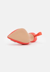 Steve Madden LUCENT - Mules de salto - red