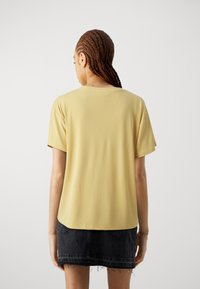 MSCH Copenhagen FENYA V NECK TEE - Základné tričko - rattan