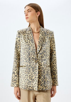 Leopardenmuster Blazer in Beige- und Brauntönen, mit einem einzigen Knopfverschluss, Spitzenrevers und zwei vorderen Taschen. Glatte Textur.