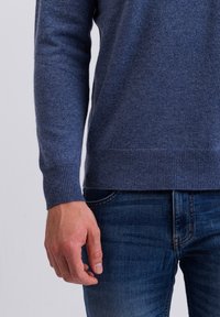 CASH-MERE RUNDHALS  - Sweter