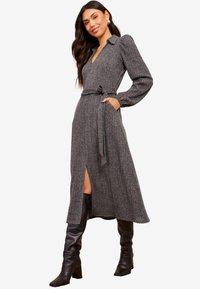 Friends Like These REGULAR FIT - COSY LONG SLEEVE OPEN NECK MIDI - Strickkleid - grey