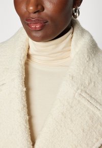DRYKORN RUNCOM - Manteau classique - off white