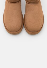 UGG Snowboot/Winterstiefel - chestnut