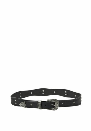 Czarny skórzany pasek z srebrną ozdobną sprzączką i równomiernie rozmieszczonymi ćwiekami w kształcie gwiazdek na pasku.