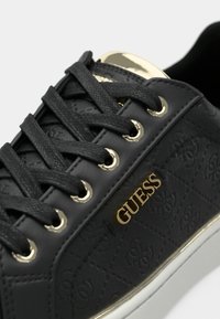 Guess BECKIE - Trainers - schwarz