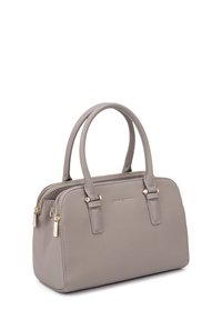 Borsa a tracolla in finta pelle grigia con doppio manico superiore, chiusura con zip e hardware in tono dorato. Forma rettangolare arrotondata con una leggera texture.