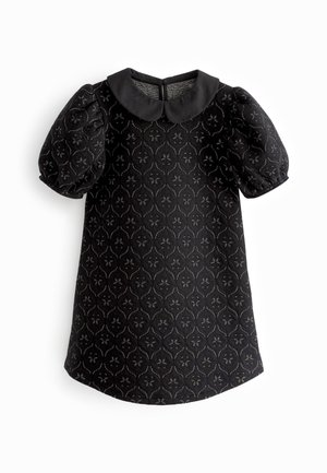 Vestido negro con mangas cortas abullonadas y cuello redondo. Presenta un patrón floral texturizado y cierre trasero con abertura en forma de llave. Acabado de tela suave.