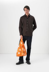 Marimekko JOKAPOIKA UNISEX - Skjorta - black/brown