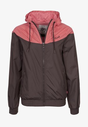 Veste coupe-vent bicolore pour femme avec capuche et partie supérieure roses, corps et manches marron, fermeture éclair frontale et poches latérales zippées.