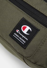 Champion ICONS BELT BAG UNISEX - Borsetă - oliv