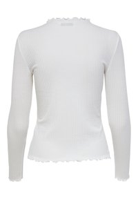 Haut blanc à manches longues en tissu côtelé avec un col en forme de festons et un ourlet festonné. Présente une coupe ajustée et un tissu texturé, conçu pour une tenue près du corps.